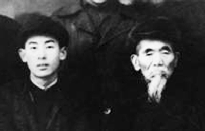 1963年元宵节与师父周连三合影.